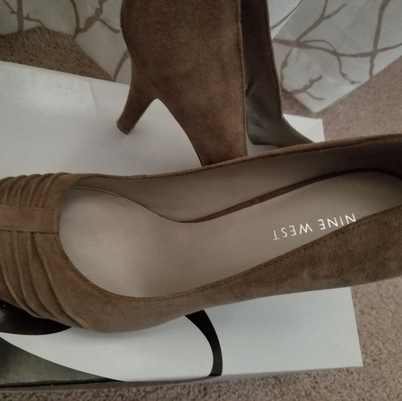 Nine West Suede Pumps - Picture 4 of 4
